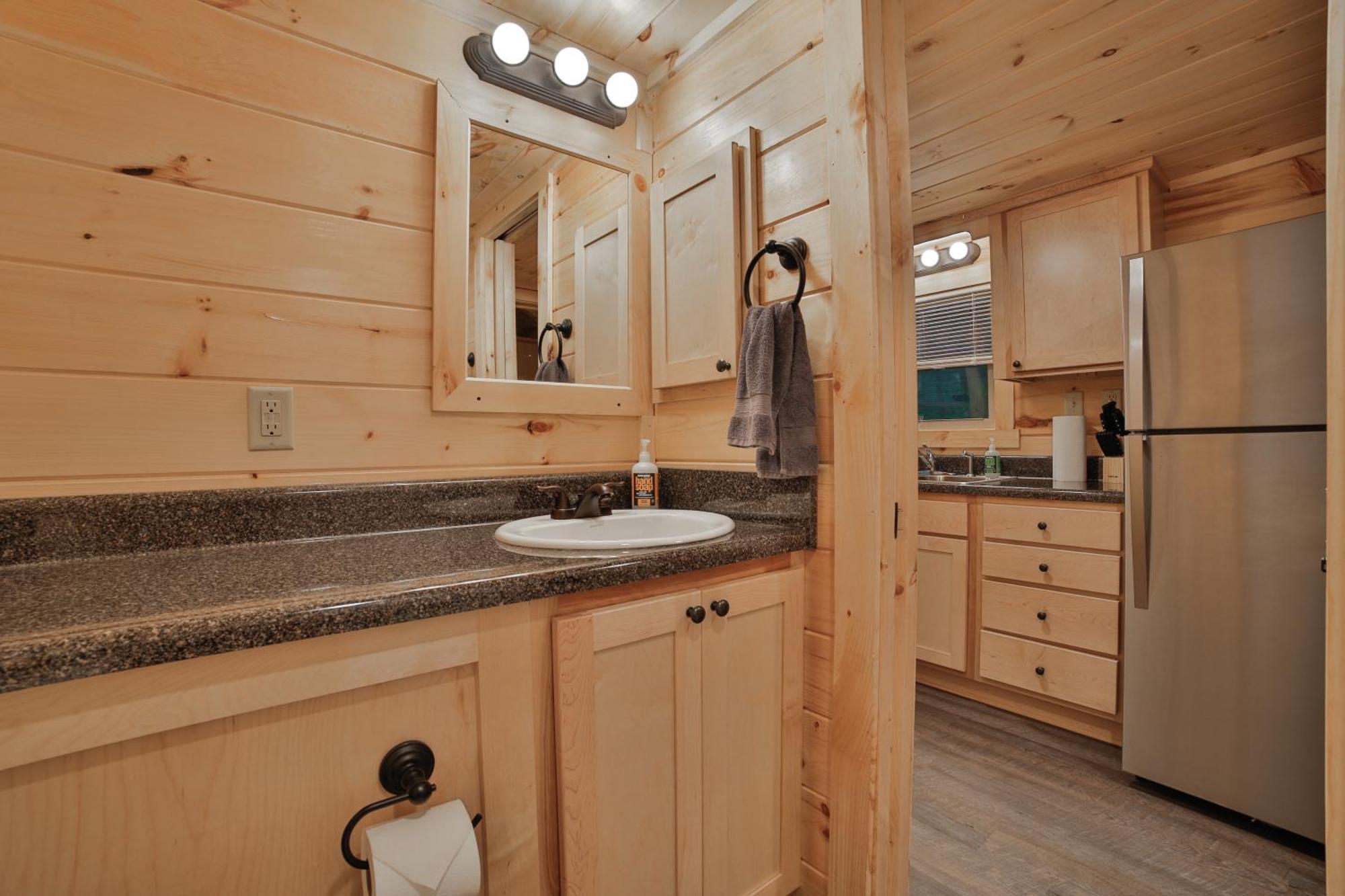 River Cabin Hot Tub & Swim Spa Near Downtown チャタヌーガ エクステリア 写真