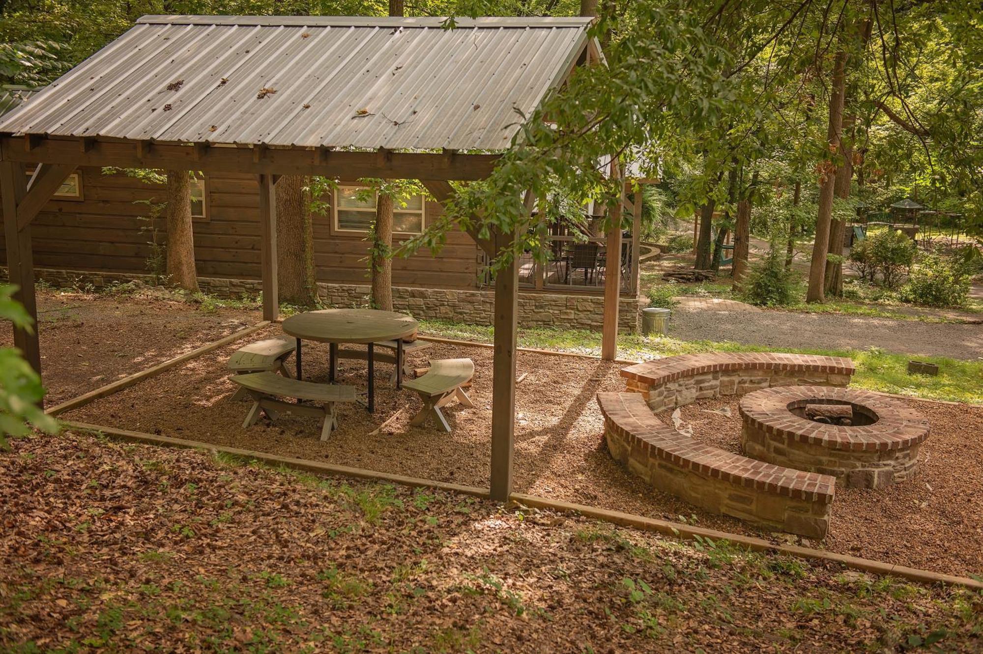 River Cabin Hot Tub & Swim Spa Near Downtown チャタヌーガ エクステリア 写真